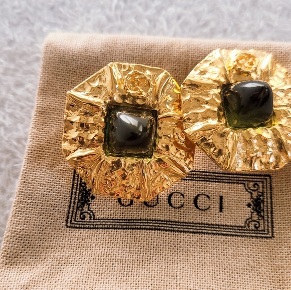 Gucci Jewelry - Gucci Interlocking GG Logo Green Gold Tone crystal clip on Geometrical Earrings